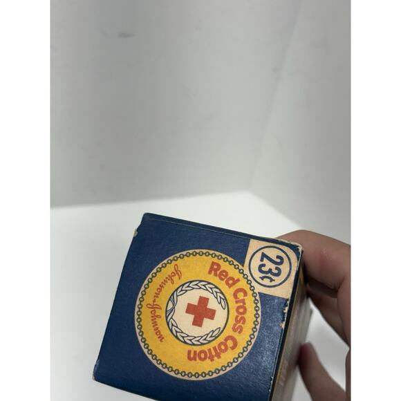 Vintage Red Cross Cotton- Johnson & Johnson, First Aide Cotton Small Size‎ 23c - Picture 2 of 5